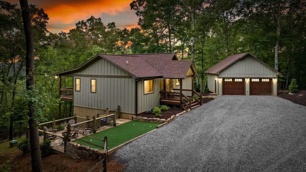 4 bedroom, 3 bathroom, 2,464 sq ft single family residence for sale at 241 Wolf Creek Mountain Road, Mineral Bluff, GA 30559 — photo 3
