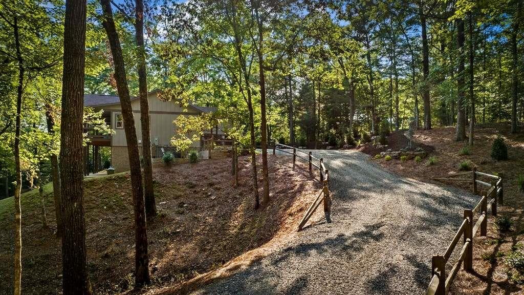 4 bedroom, 3 bathroom, 2,464 sq ft single family residence for sale at 241 Wolf Creek Mountain Road, Mineral Bluff, GA 30559 — photo 8