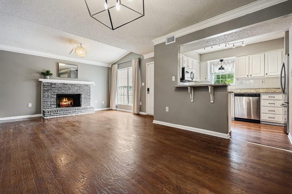 3 bedroom, 2 bathroom, 1,354 sq ft condominium for sale at 551 Summit Lane, Marietta, GA 30008 — photo 9
