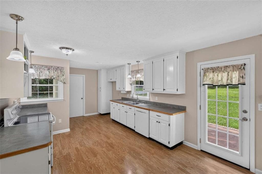 2 bedroom, 2 bathroom, 1,459 sq ft single family residence for sale at 5458 Christi Drive, Douglasville, GA 30135 — photo 9