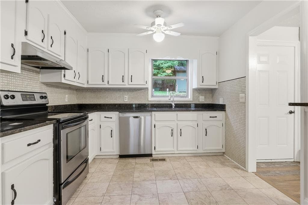 3 bedroom, 2 bathroom, 2,629 sq ft single family residence for sale at 3634 N Hampton Drive, Kennesaw, GA 30144 — photo 8