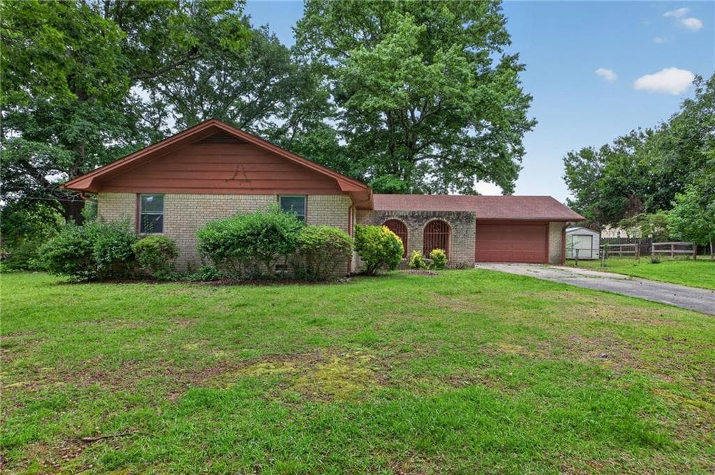 3 bedroom, 2 bathroom, 1,692 sq ft single family residence sold at 1681 W Kellogg Circle, Douglasville, GA 30134