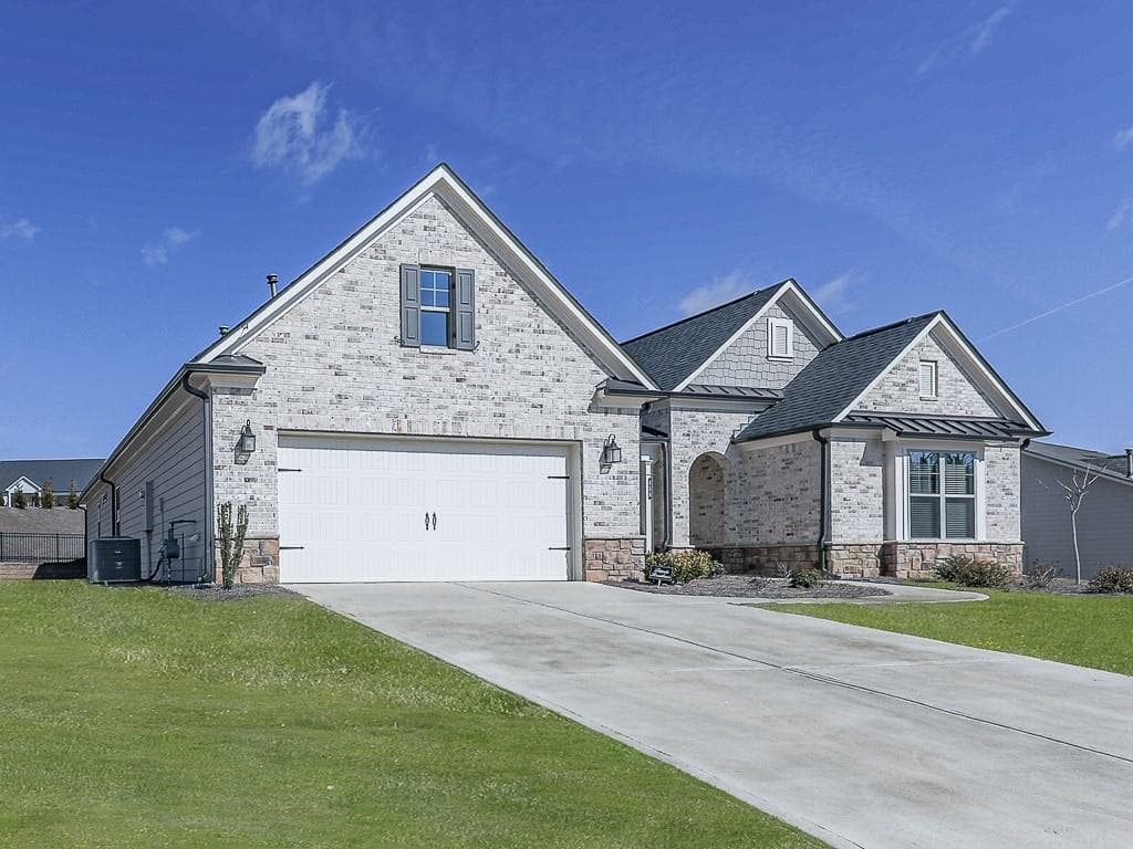 4 bedroom, 3 bathroom, 2,826 sq ft single family residence for sale at 456 Northside Drive, Canton, GA 30115 — photo 2