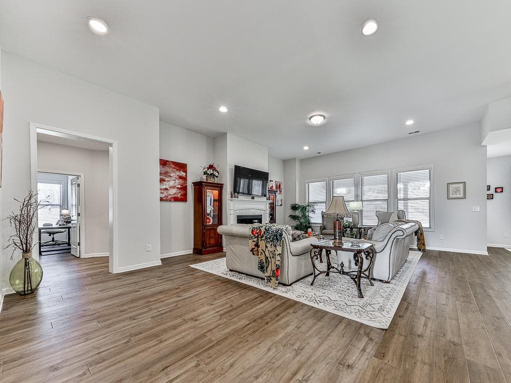 4 bedroom, 3 bathroom, 2,826 sq ft single family residence for sale at 456 Northside Drive, Canton, GA 30115 — photo 7