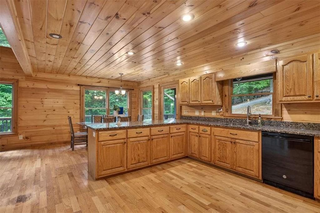 3 bedroom, 3 bathroom, 2,520 sq ft single family residence for sale at 648 Stuart Mountain Road, Mineral Bluff, GA 30559 — photo 3