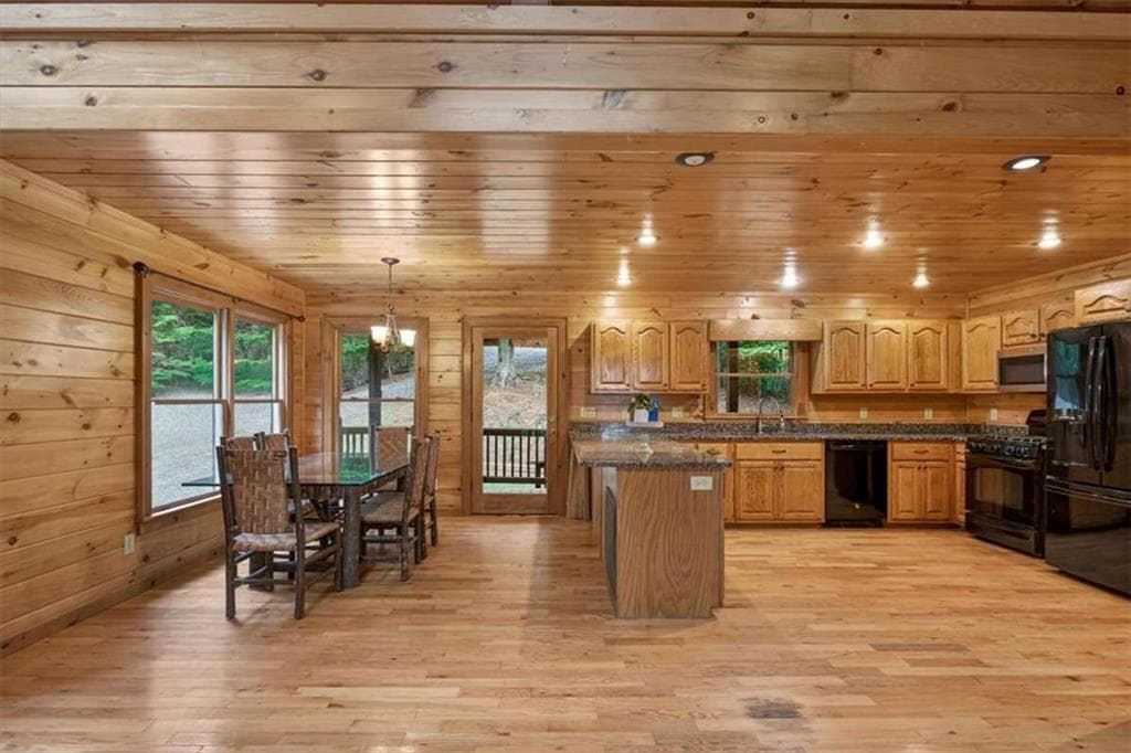 3 bedroom, 3 bathroom, 2,520 sq ft single family residence for sale at 648 Stuart Mountain Road, Mineral Bluff, GA 30559 — photo 10