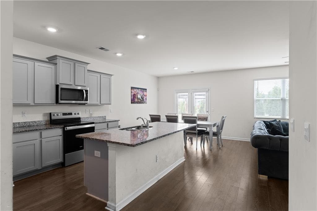 5 bedroom, 4 bathroom, 2,752 sq ft single family residence for sale at 245 Canberra Way, Locust Grove, GA 30248 — photo 5