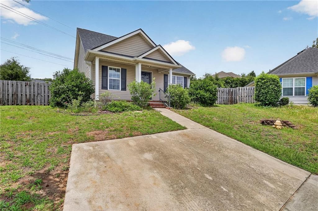 2 bedroom, 2 bathroom, 1,118 sq ft single family residence for sale at 2123 Whitney South Drive, Augusta, GA 30904 — photo 2