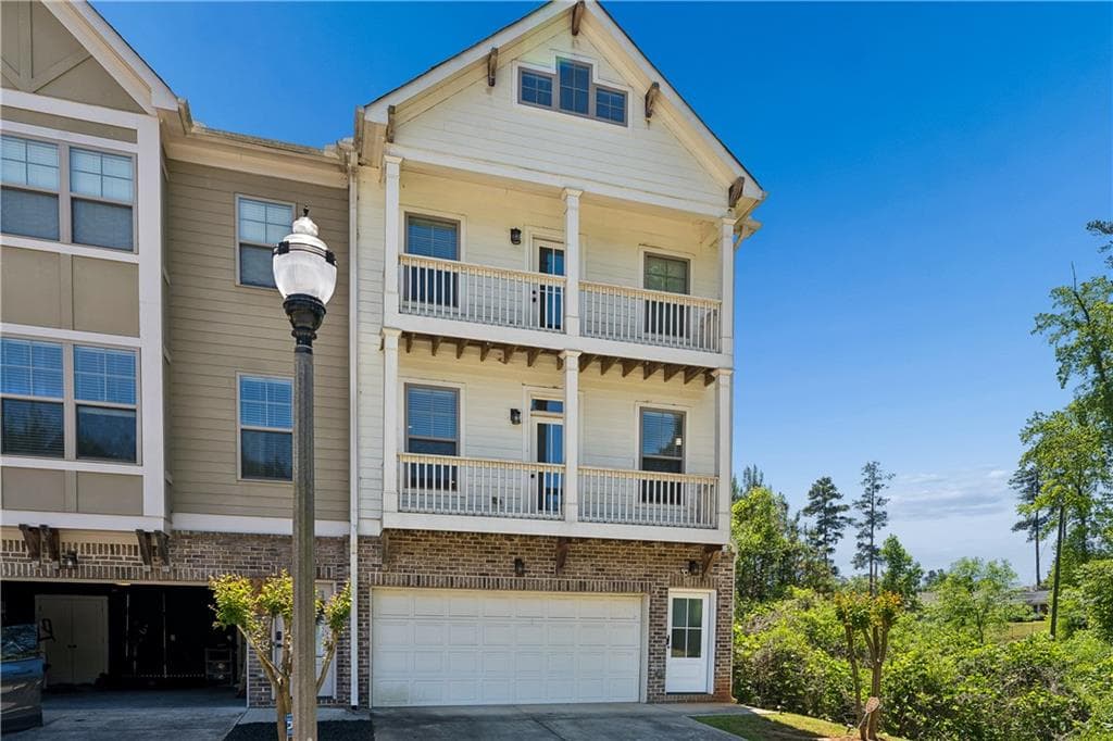 3 bedroom, 4 bathroom, 1,804 sq ft townhouse for rent at 2424 Misty Hollow Place, Atlanta, GA 30337 for $3,000 a month — photo 2
