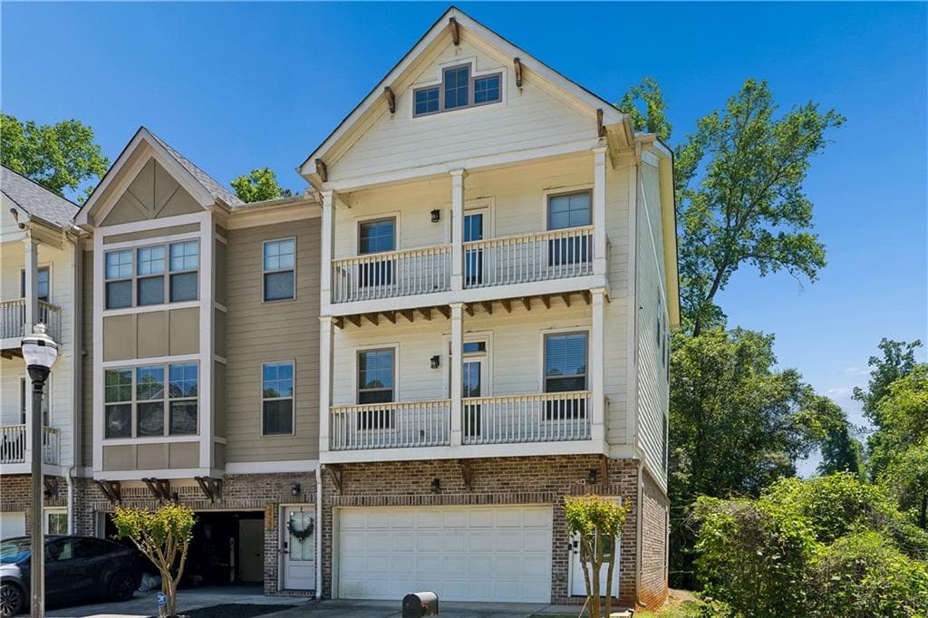 3 bedroom, 4 bathroom, 1,804 sq ft townhouse for rent at 2424 Misty Hollow Place, Atlanta, GA 30337 for $3,000 a month — photo 3