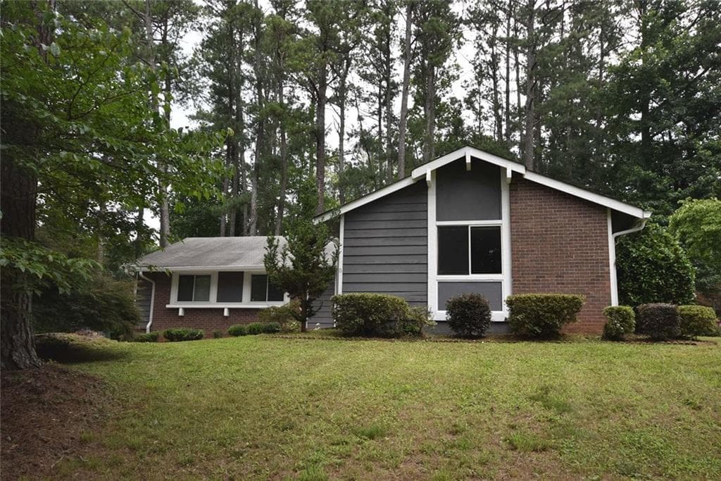 3 bedroom, 2 bathroom, 1,785 sq ft single family residence for sale at 1288 Crescent Drive, Marietta, GA 30066 — photo 1 of 17
