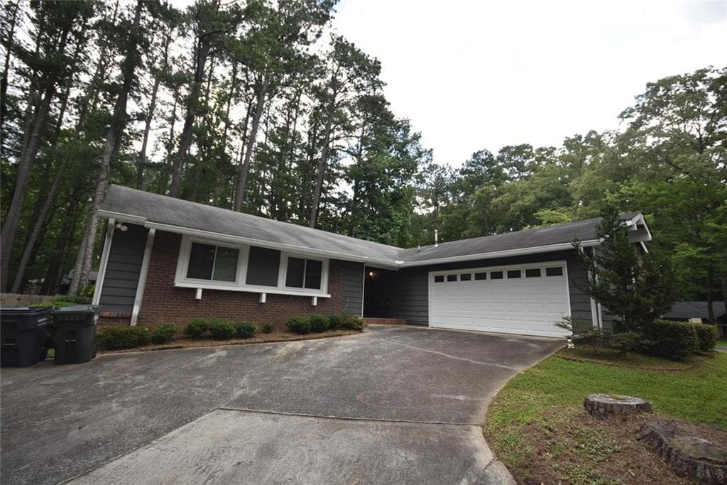 3 bedroom, 2 bathroom, 1,785 sq ft single family residence for sale at 1288 Crescent Drive, Marietta, GA 30066 — photo 2