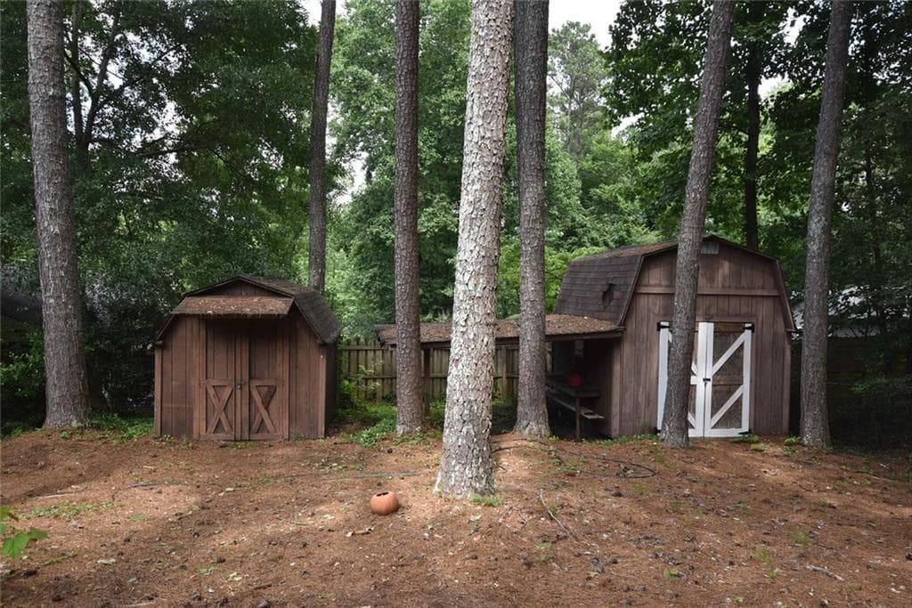 3 bedroom, 2 bathroom, 1,785 sq ft single family residence for sale at 1288 Crescent Drive, Marietta, GA 30066 — photo 6