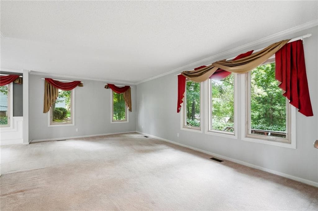 3 bedroom, 4 bathroom, 2,261 sq ft single family residence for sale at 2033 Riverwood Drive, Gainesville, GA 30501 — photo 2