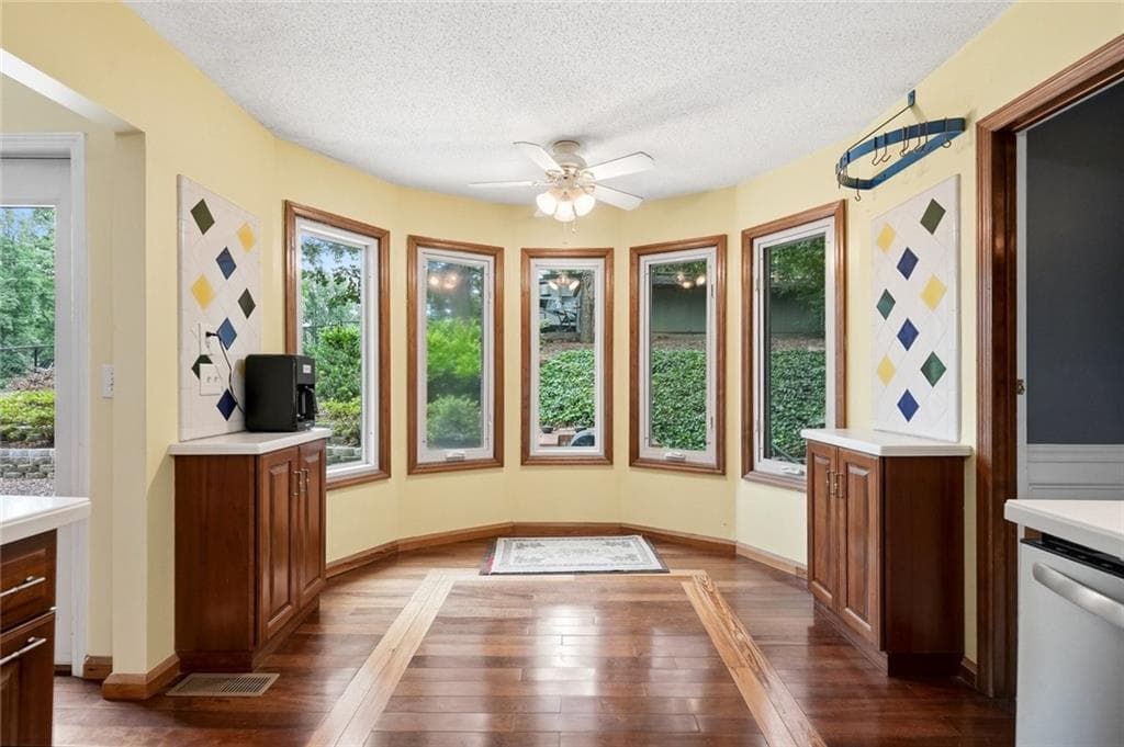 3 bedroom, 4 bathroom, 2,261 sq ft single family residence for sale at 2033 Riverwood Drive, Gainesville, GA 30501 — photo 6