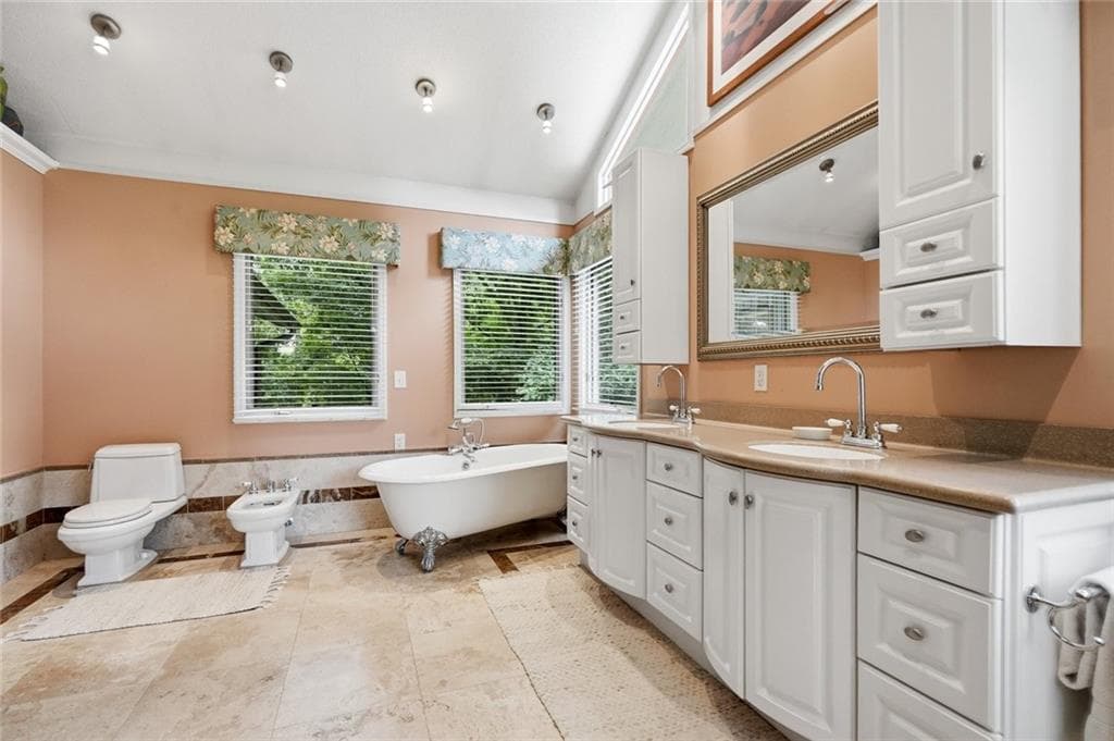 3 bedroom, 4 bathroom, 2,261 sq ft single family residence for sale at 2033 Riverwood Drive, Gainesville, GA 30501 — photo 9