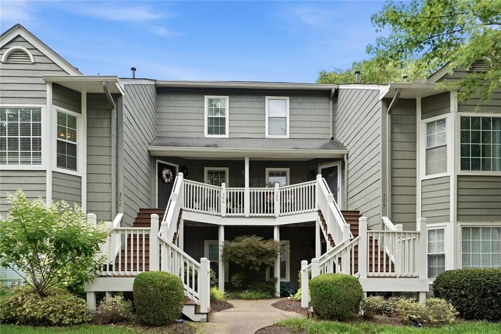 3 bedroom, 2 bathroom, 1,822 sq ft condominium for sale at 306 Mill Pond Road, Roswell, GA 30076 — photo 2