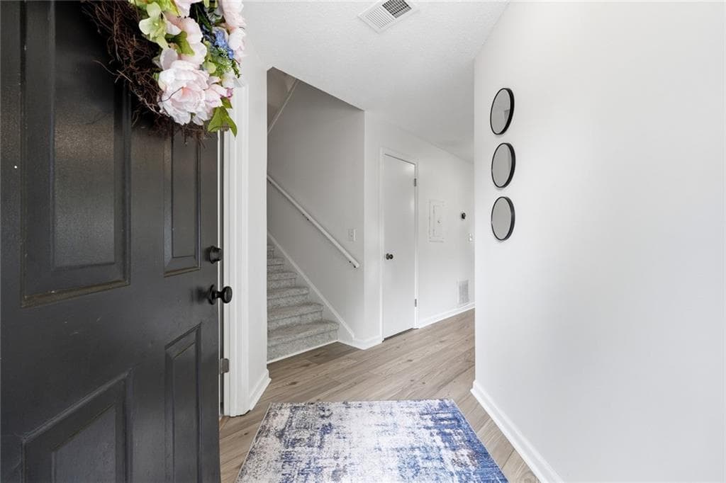 3 bedroom, 2 bathroom, 1,822 sq ft condominium for sale at 306 Mill Pond Road, Roswell, GA 30076 — photo 4