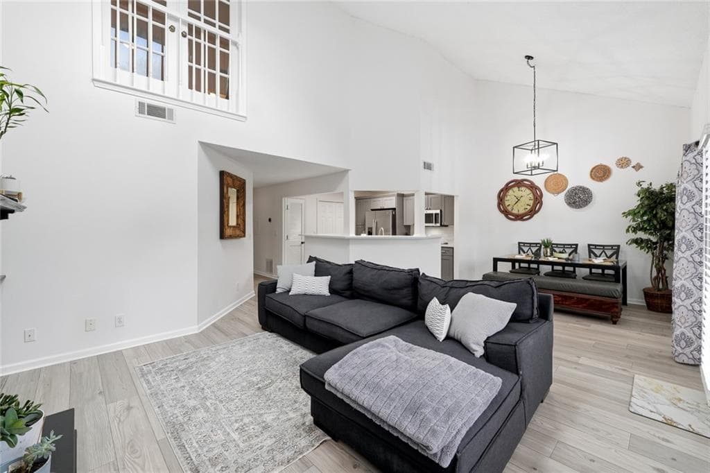 3 bedroom, 2 bathroom, 1,822 sq ft condominium for sale at 306 Mill Pond Road, Roswell, GA 30076 — photo 9