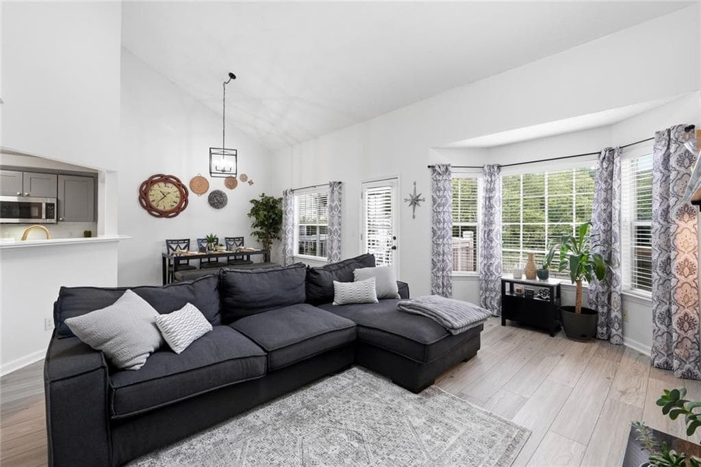3 bedroom, 2 bathroom, 1,822 sq ft condominium for sale at 306 Mill Pond Road, Roswell, GA 30076 — photo 7