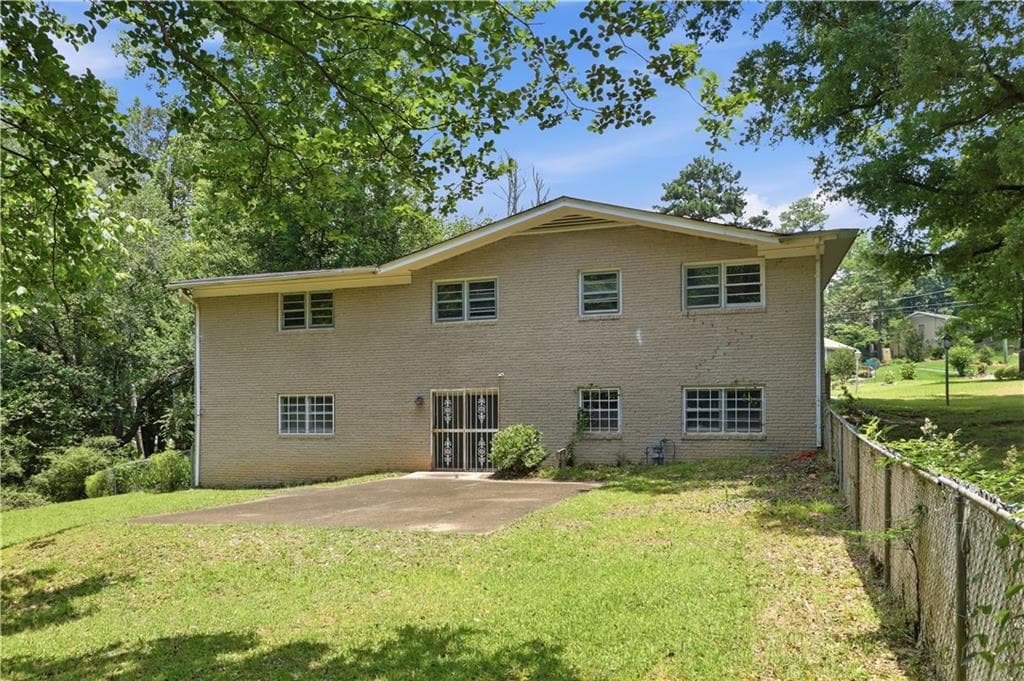 4 bedroom, 3 bathroom, 2,985 sq ft single family residence for sale at 6735 Marlborough Circle, Atlanta, GA 30349 — photo 2
