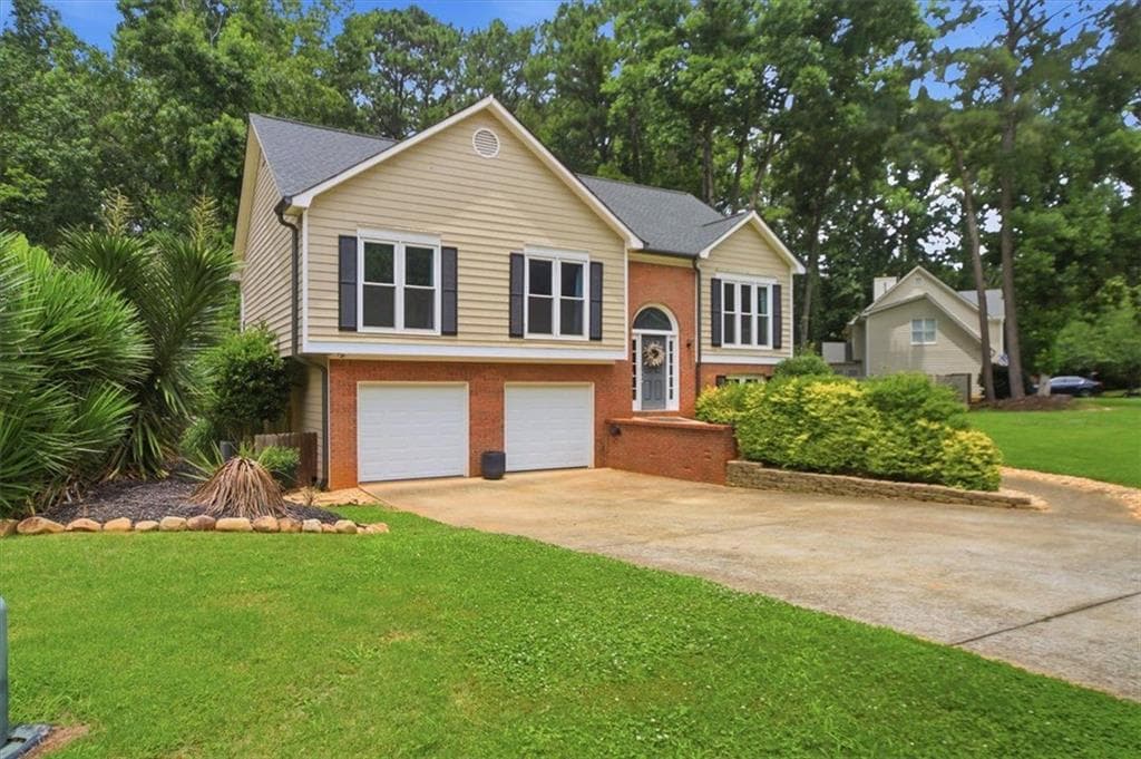 3 bedroom, 2 bathroom, 2,227 sq ft single family residence under contract at 3787 Seasons Drive, Acworth, GA 30101 — photo 2