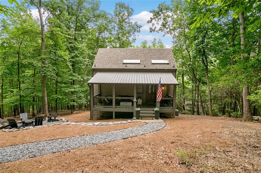 3 bedroom, 4 bathroom, 2,300 sq ft single family residence for sale at 233 Lone Wolf Trail, Jasper, GA 30143 — photo 2