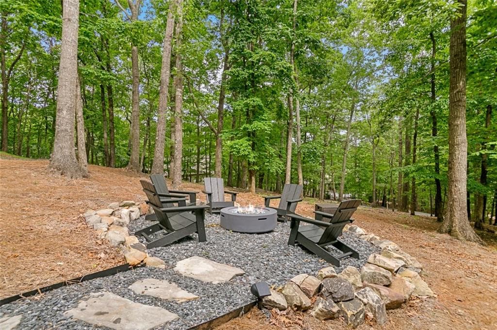 3 bedroom, 4 bathroom, 2,300 sq ft single family residence for sale at 233 Lone Wolf Trail, Jasper, GA 30143 — photo 3