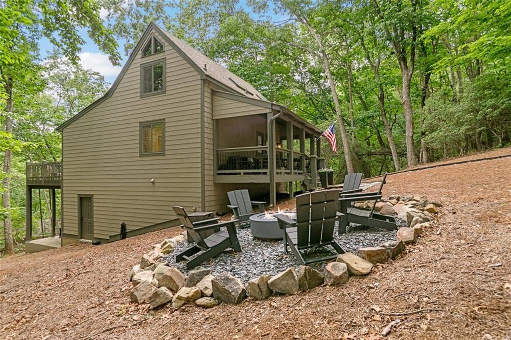 3 bedroom, 4 bathroom, 2,300 sq ft single family residence for sale at 233 Lone Wolf Trail, Jasper, GA 30143 — photo 4