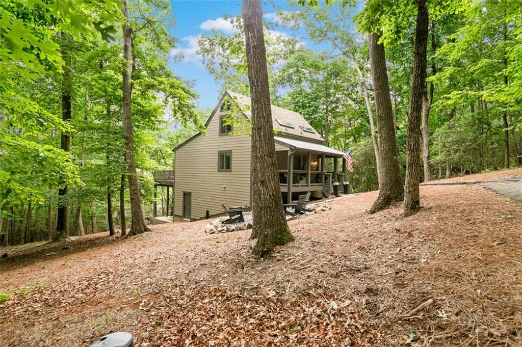 3 bedroom, 4 bathroom, 2,300 sq ft single family residence for sale at 233 Lone Wolf Trail, Jasper, GA 30143 — photo 5