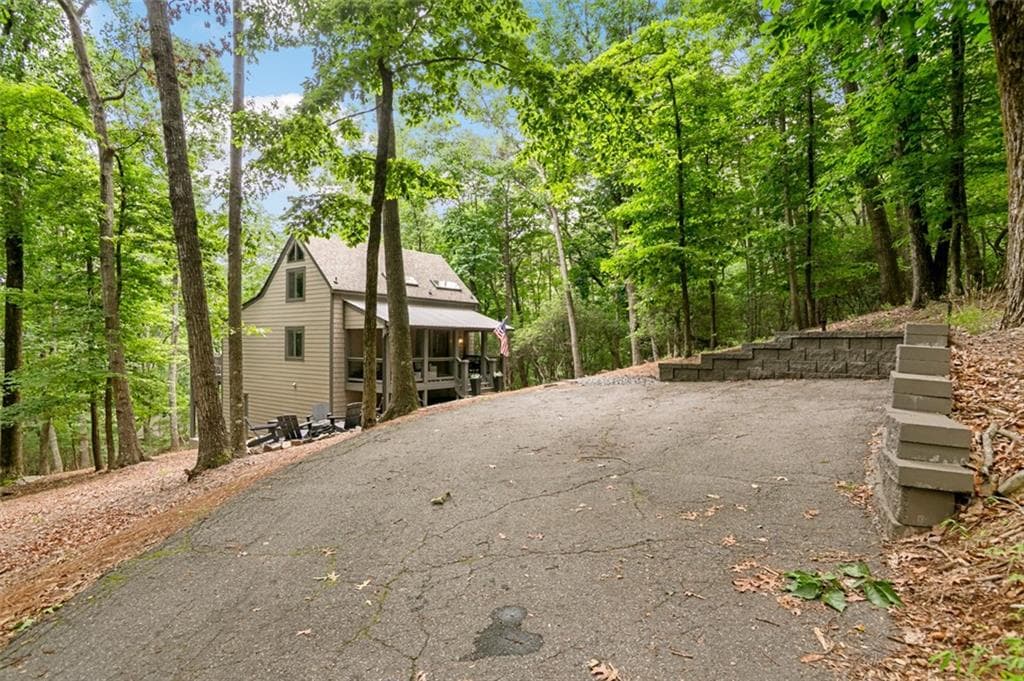 3 bedroom, 4 bathroom, 2,300 sq ft single family residence for sale at 233 Lone Wolf Trail, Jasper, GA 30143 — photo 6