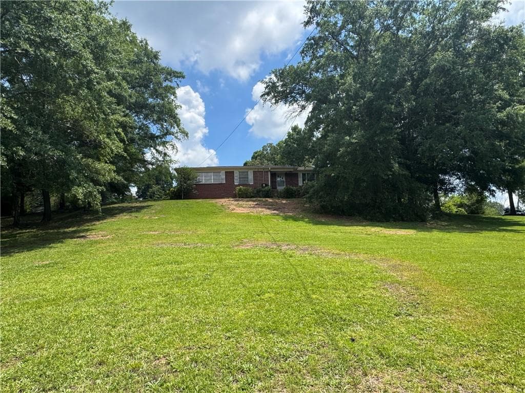 3 bedroom, 2 bathroom, 1,368 sq ft single family residence under contract at 707 Sugar Valley Road, Calhoun, GA 30701 — photo 3