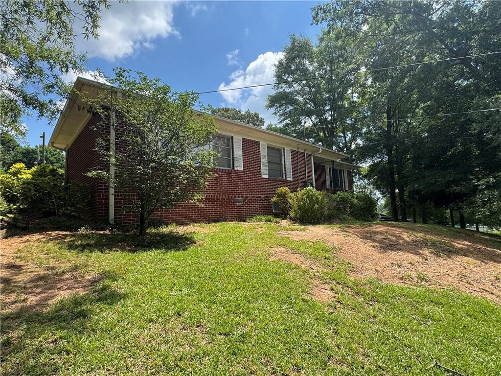 3 bedroom, 2 bathroom, 1,368 sq ft single family residence under contract at 707 Sugar Valley Road, Calhoun, GA 30701 — photo 5