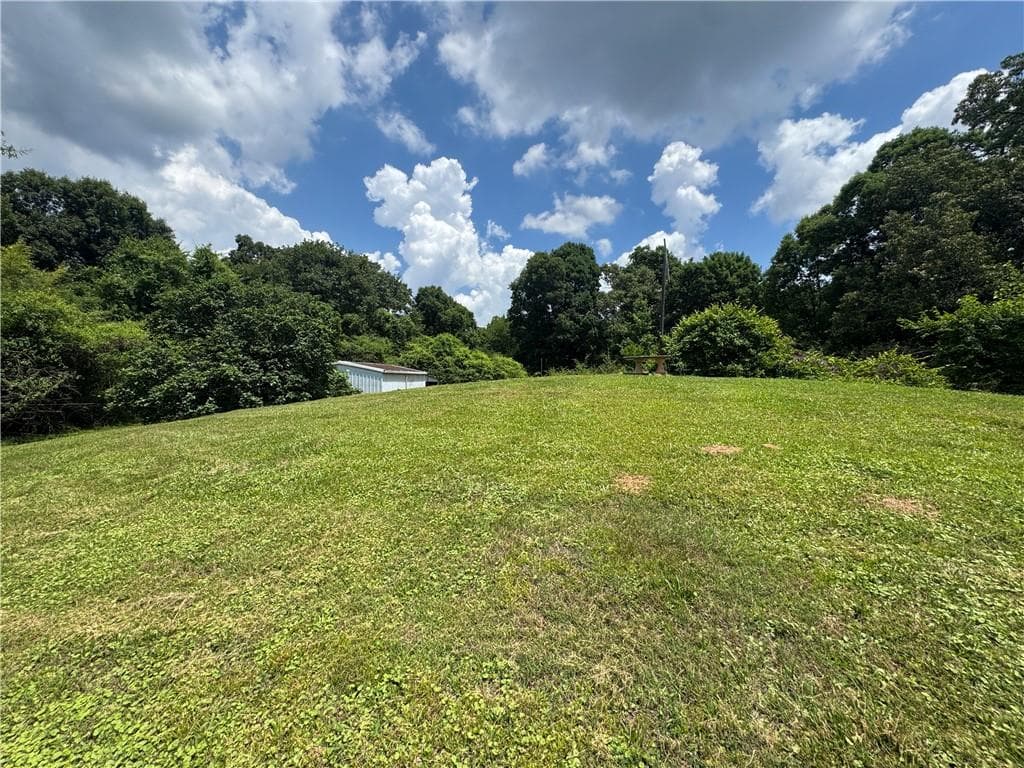 3 bedroom, 2 bathroom, 1,368 sq ft single family residence under contract at 707 Sugar Valley Road, Calhoun, GA 30701 — photo 6