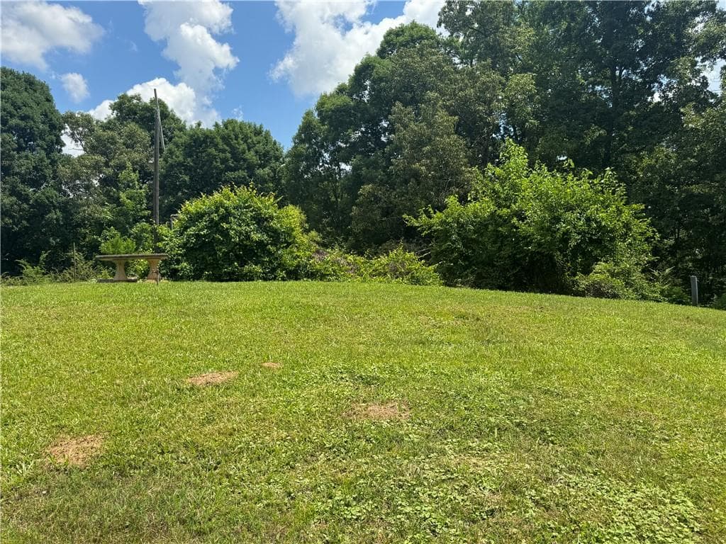 3 bedroom, 2 bathroom, 1,368 sq ft single family residence under contract at 707 Sugar Valley Road, Calhoun, GA 30701 — photo 8