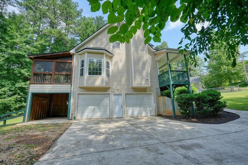 4 bedroom, 3 bathroom, 1,672 sq ft single family residence for sale at 12 Paces Lakes Overlook, Dallas, GA 30157 — photo 2