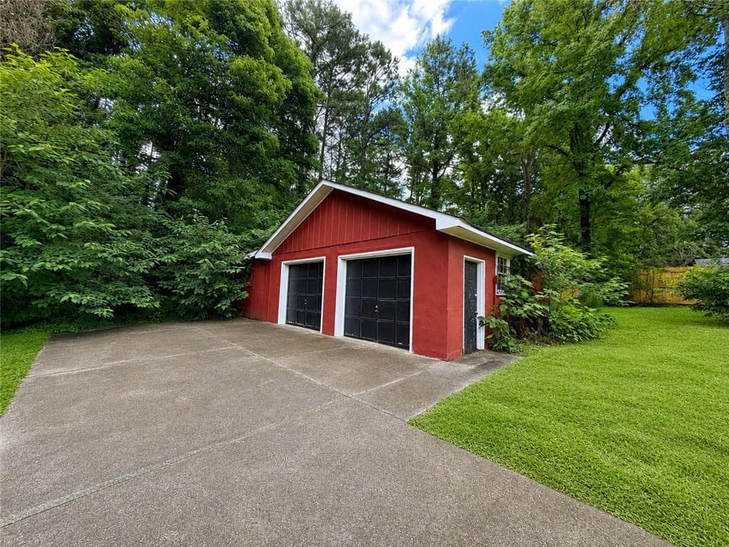 4 bedroom, 4 bathroom, 2,178 sq ft single family residence under contract at 677 Bankshire Drive, Suwanee, GA 30024 — photo 2