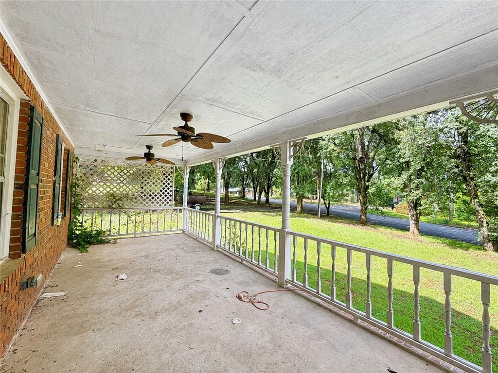 4 bedroom, 4 bathroom, 2,178 sq ft single family residence under contract at 677 Bankshire Drive, Suwanee, GA 30024 — photo 3