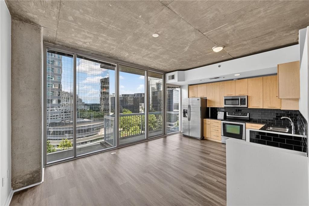 1 bedroom, 1 bathroom, 698 sq ft condominium for rent at 3324 Peachtree Road 915, Atlanta, GA 30326 for $1,700 a month — photo 4