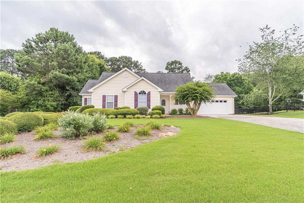 3 bedroom, 2 bathroom, 1,562 sq ft single family residence for sale at 304 Ron Drive, Bethlehem, GA 30620 — photo 2