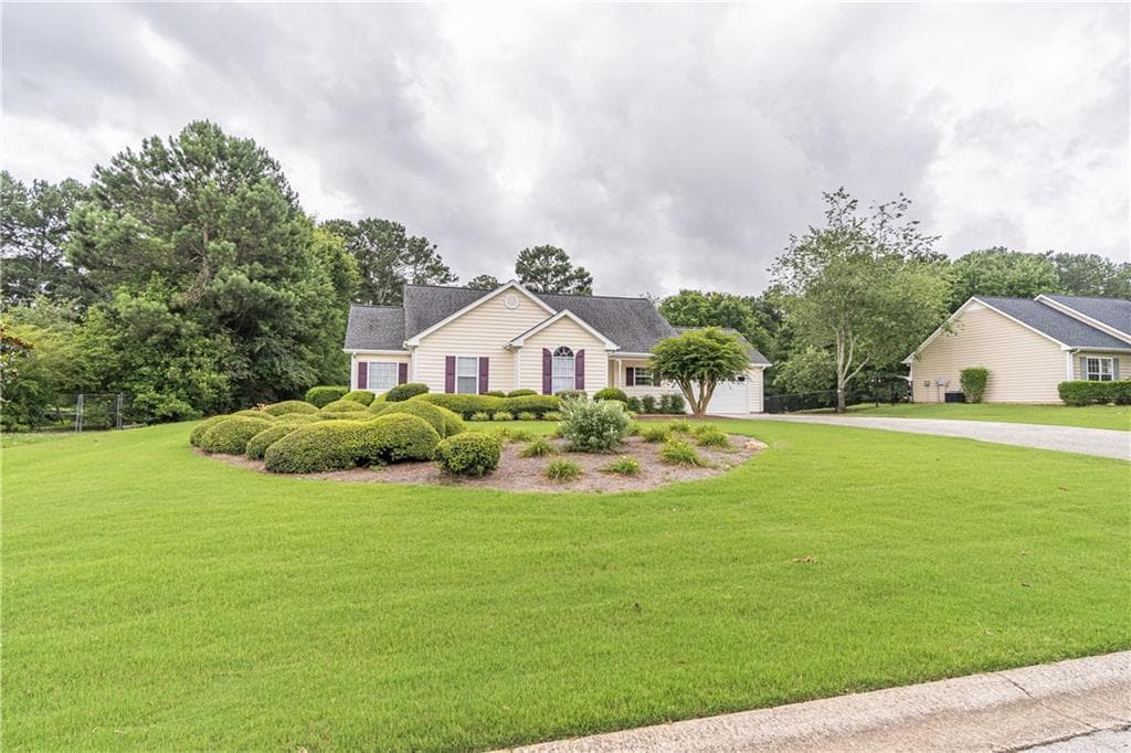 3 bedroom, 2 bathroom, 1,562 sq ft single family residence for sale at 304 Ron Drive, Bethlehem, GA 30620 — photo 3