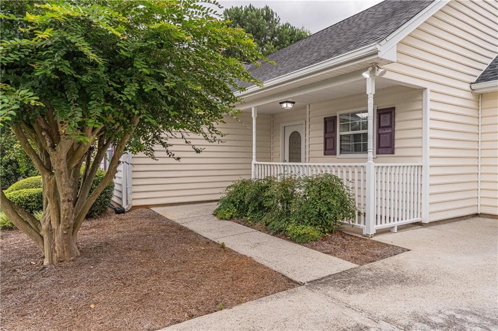 3 bedroom, 2 bathroom, 1,562 sq ft single family residence for sale at 304 Ron Drive, Bethlehem, GA 30620 — photo 5