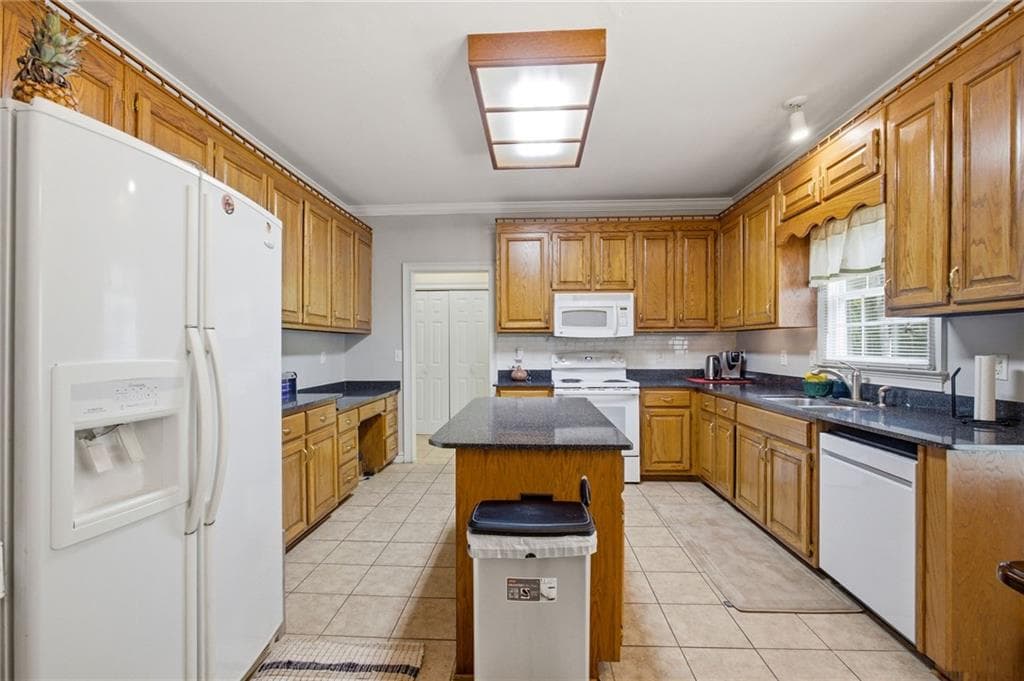 4 bedroom, 4 bathroom, 2,726 sq ft single family residence for sale at 1107 Brookfield Drive, Conyers, GA 30013 — photo 10