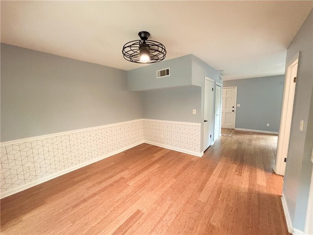 3 bedroom, 3 bathroom, 1,311 sq ft condominium under contract at 383 Leisure Court, Marietta, GA 30064 — photo 6
