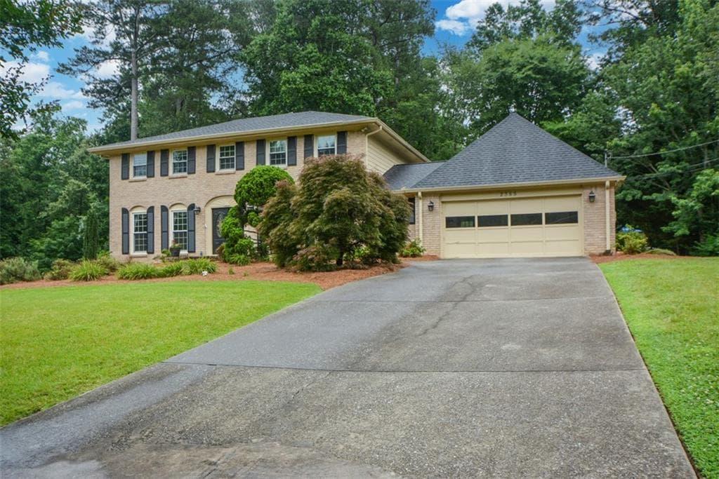 4 bedroom, 3 bathroom, 3,815 sq ft single family residence for sale at 2355 N Peachtree Way, Dunwoody, GA 30338 — photo 2