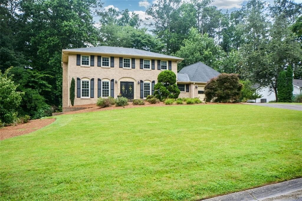 4 bedroom, 3 bathroom, 3,815 sq ft single family residence for sale at 2355 N Peachtree Way, Dunwoody, GA 30338 — photo 5
