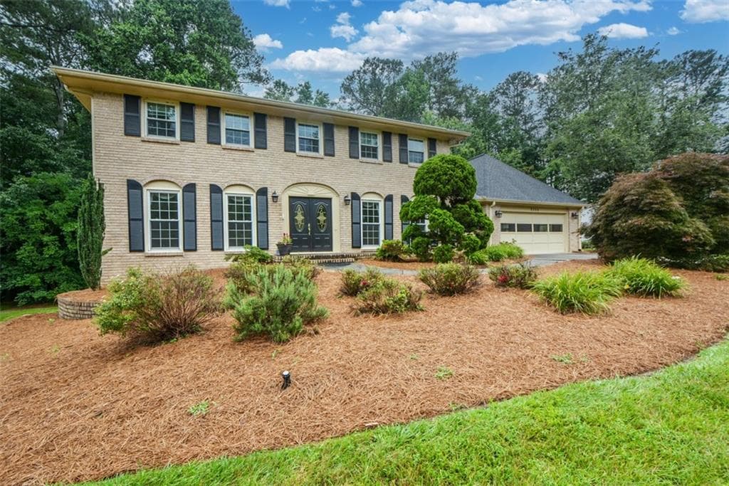 4 bedroom, 3 bathroom, 3,815 sq ft single family residence for sale at 2355 N Peachtree Way, Dunwoody, GA 30338 — photo 6
