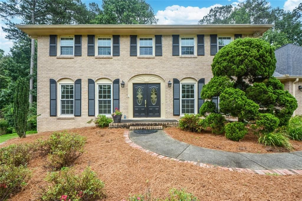 4 bedroom, 3 bathroom, 3,815 sq ft single family residence for sale at 2355 N Peachtree Way, Dunwoody, GA 30338 — photo 7