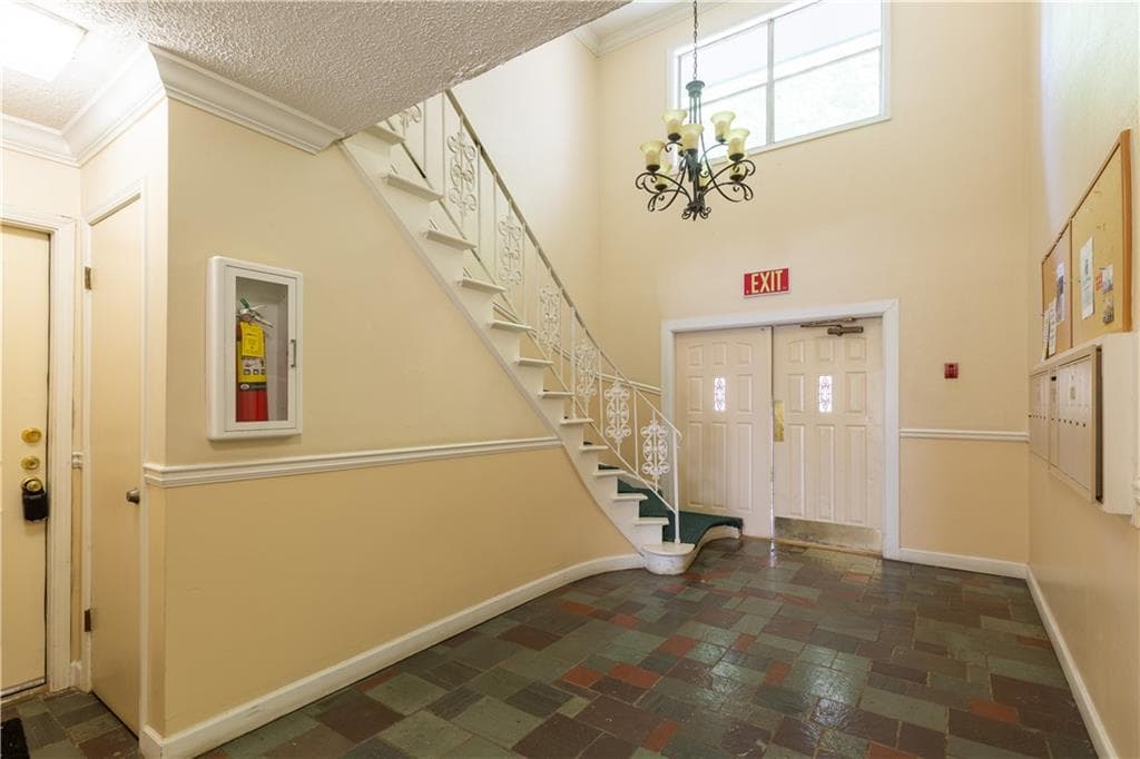 3 bedroom, 2 bathroom, 1,469 sq ft condominium for sale at 6851 Roswell Road B15, Atlanta, GA 30328 — photo 2