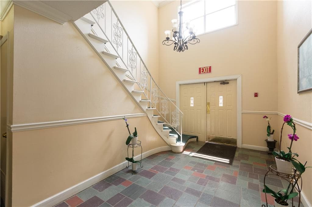 3 bedroom, 2 bathroom, 1,469 sq ft condominium for sale at 6851 Roswell Road B15, Atlanta, GA 30328 — photo 4
